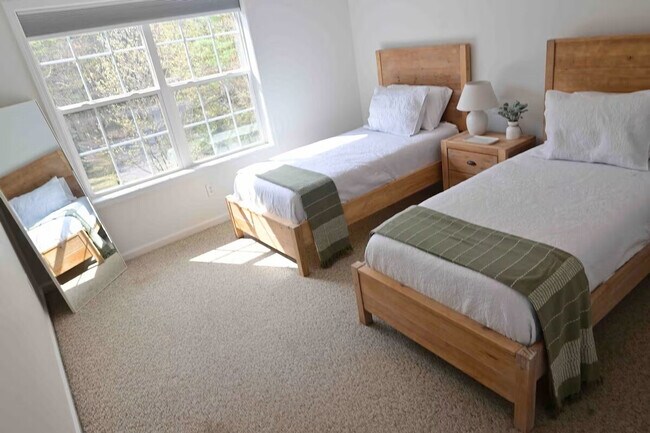 Building Photo - 184 Ruggles Rd