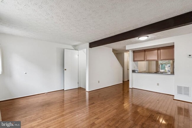 Building Photo - 8277 Crestmont Cir