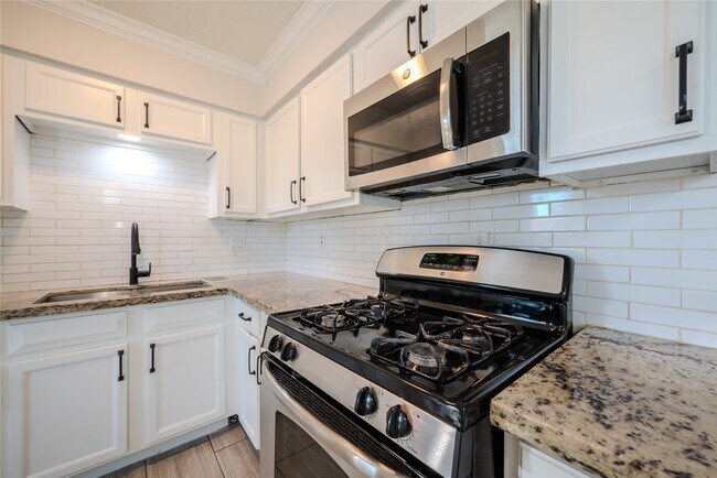 Building Photo - 16250 Camino Del Sol Dr