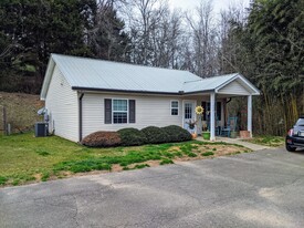 Building Photo - 456 Austin St