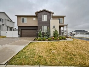 Building Photo - 1616 E Maple Way