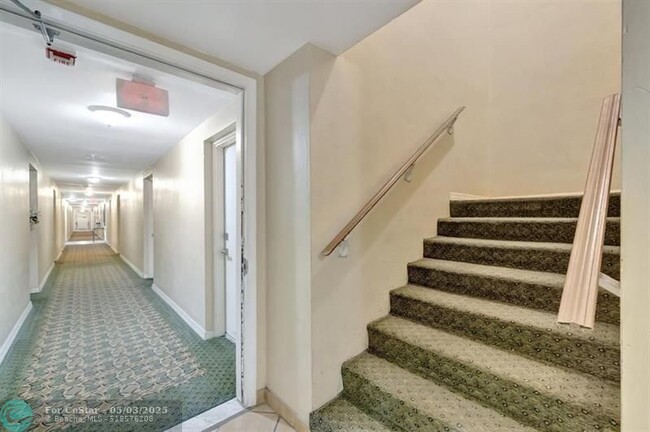 Building Photo - 2400 NE 33rd Ave
