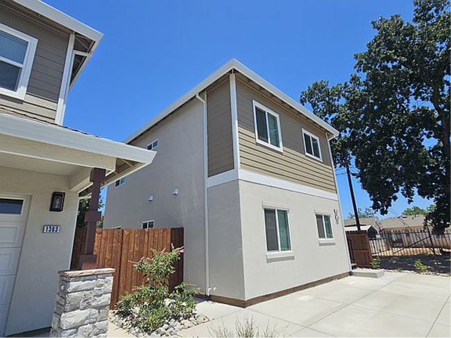Primary Photo - 2 bed 1 bath - Brand New Never Been Lived