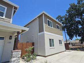 Building Photo - 2 bed 1 bath - Brand New Never Been Lived