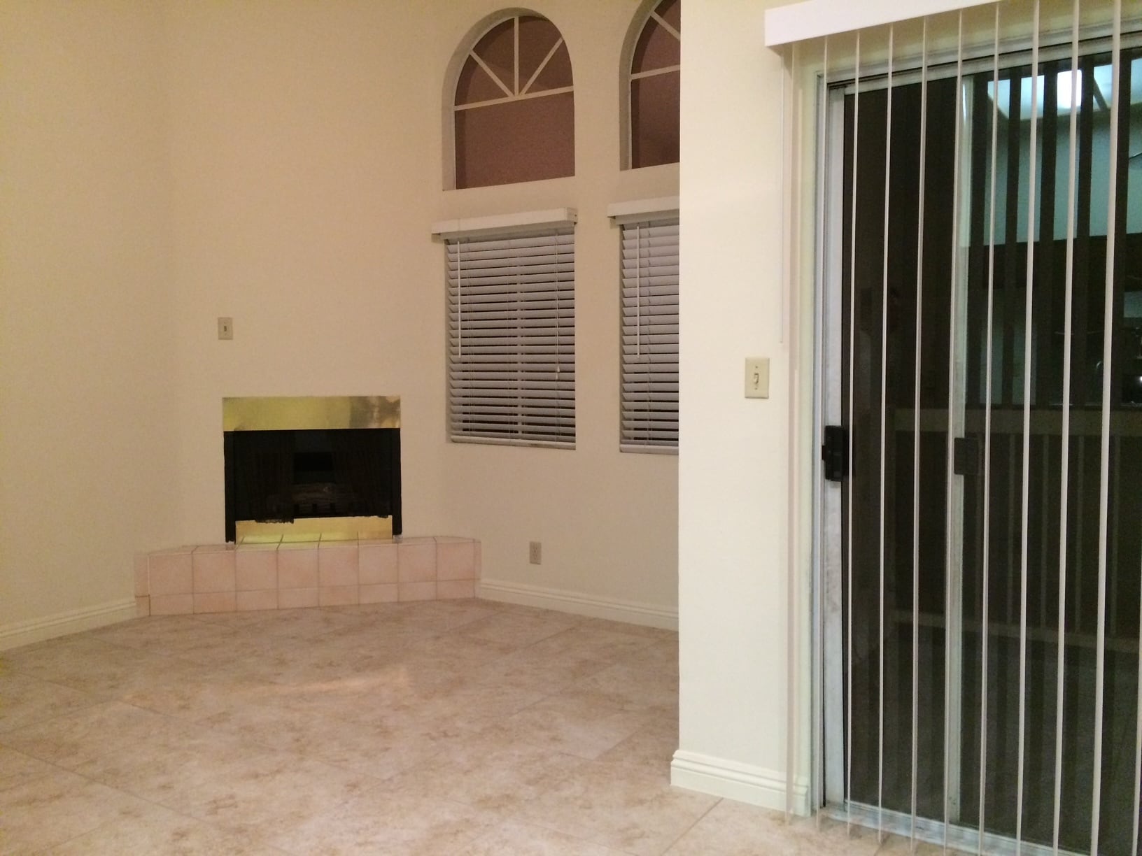 familyroom - 999 Figueroa Ter