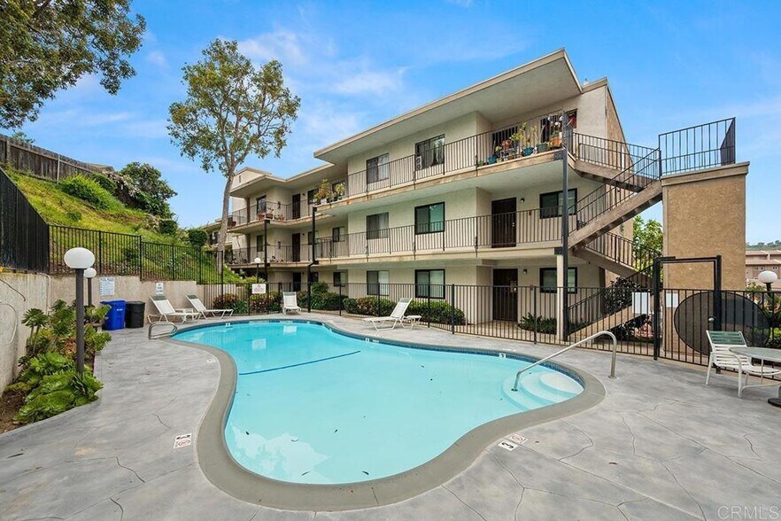 Building Photo - 6725 Mission Gorge Rd