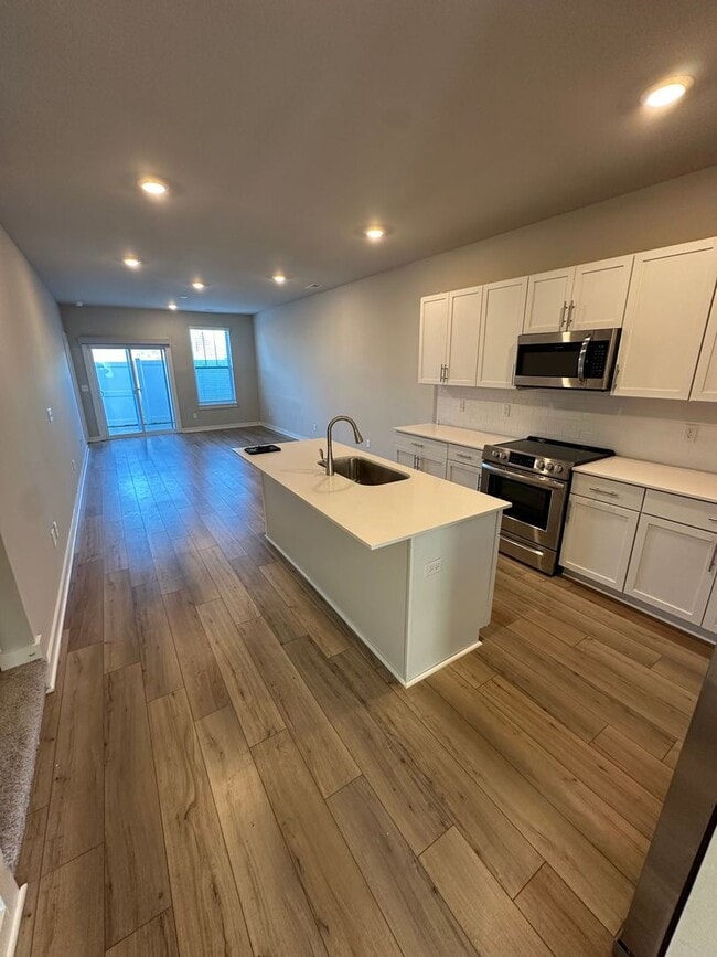 Building Photo - For Lease - 3 Bed, 2.5 Bath, 1846sqft Townhome, Lebanon