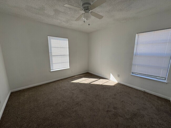 Building Photo - 2-Bedroom Duplex for Rent in Killeen