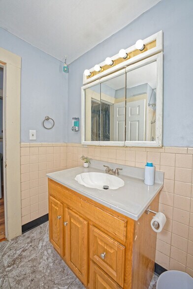 Building Photo - 87 Madison Ave