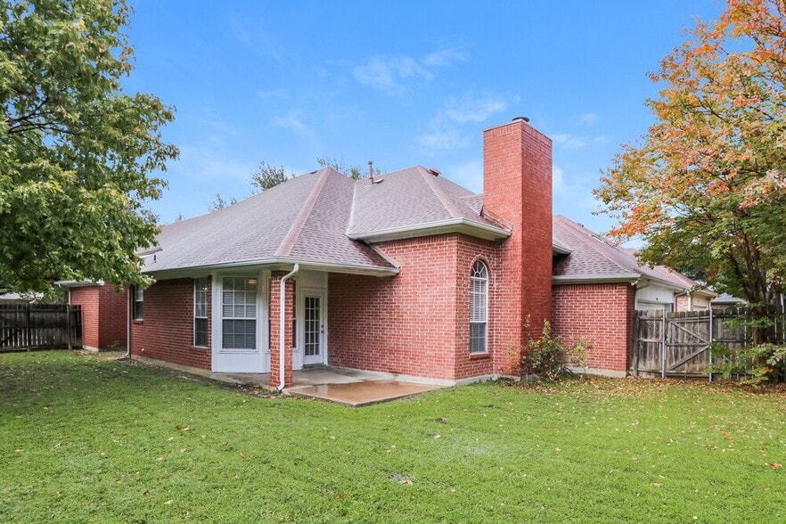 Building Photo - 1510 Lost Creek Dr