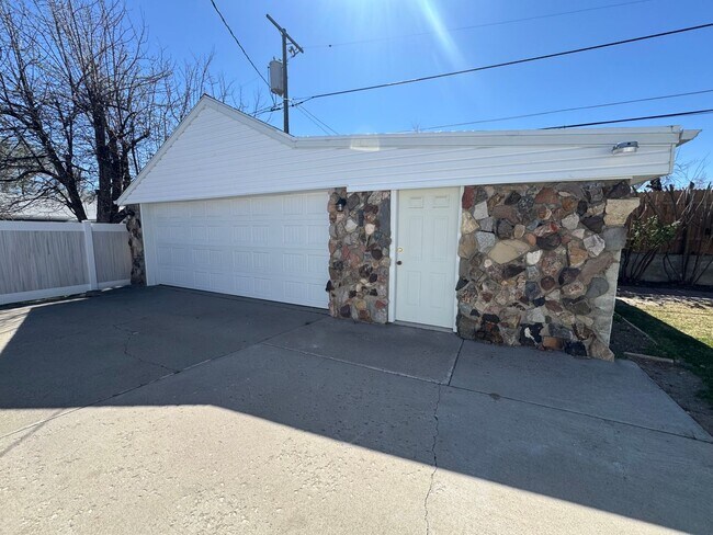 Building Photo - Beautiful home for rent in Salt Lake City!