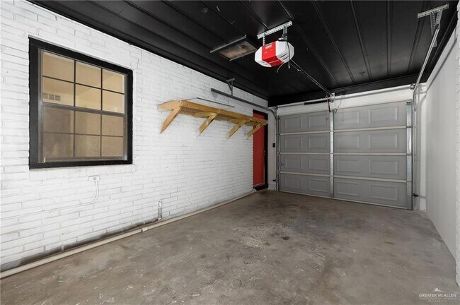 Building Photo - 1808 N Cummings Ave