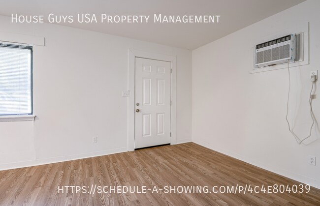 Building Photo - 15216 Bellaire Ave