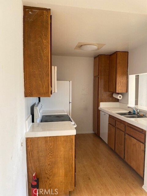 Building Photo - 5460 White Oak Ave