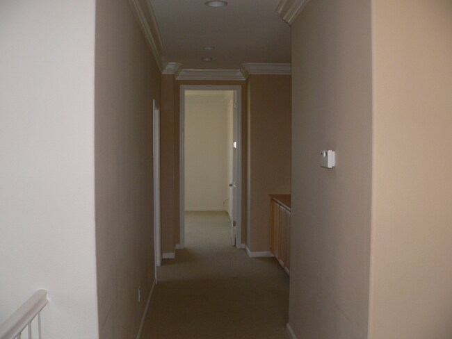 Building Photo - 7113 S Hill Ct
