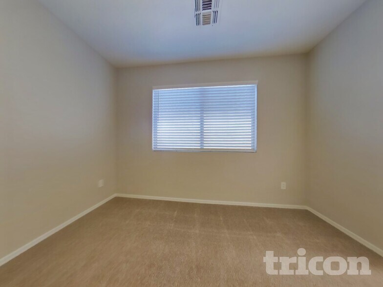 Building Photo - 1462 S 220th Ln