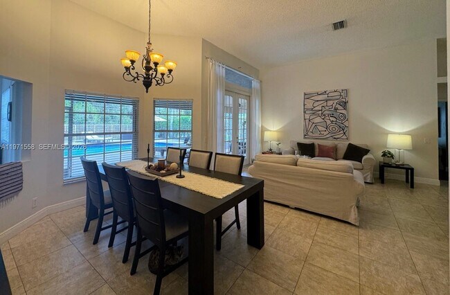 Building Photo - 834 Verona Lake Dr