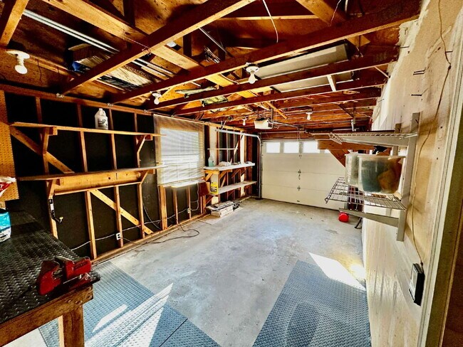 Building Photo - AVAILABLE NOW! Charming 3-Bedroom Retreat ...