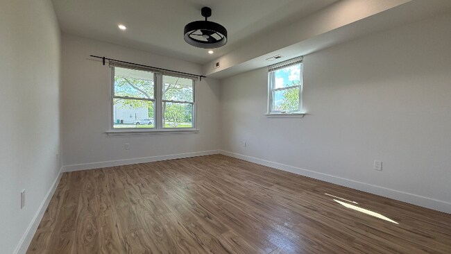 Building Photo - 3300 Johns Ct