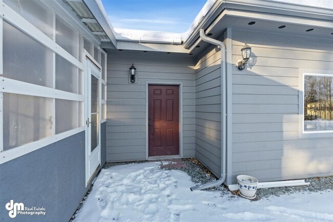Building Photo - Gorgeous Palmer Home!
