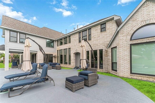 Building Photo - 3819 Emerald Lake Dr