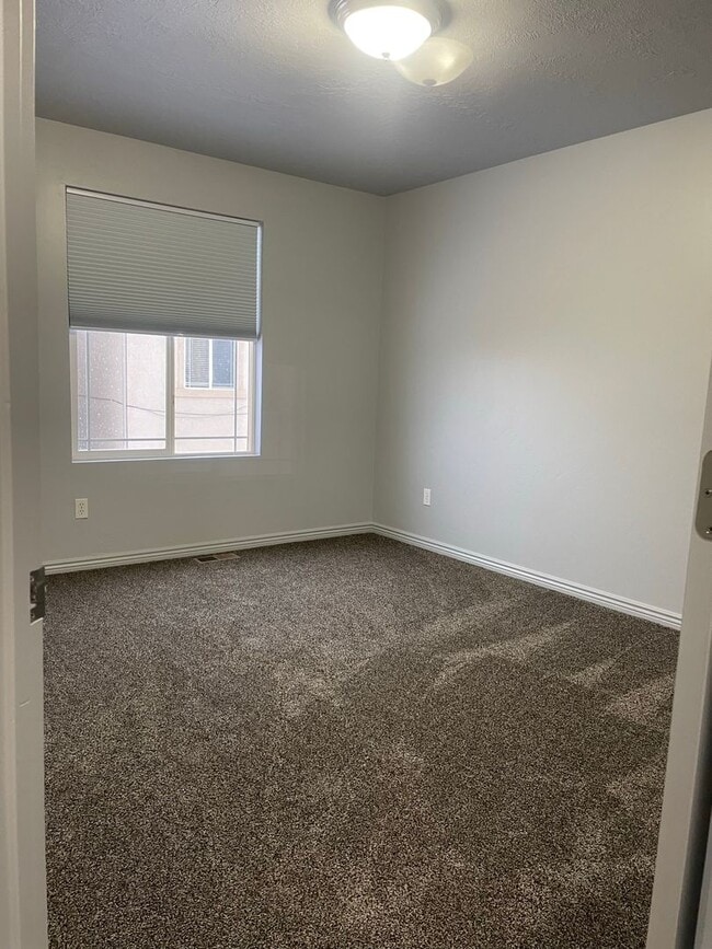 Building Photo - SMV-664 B