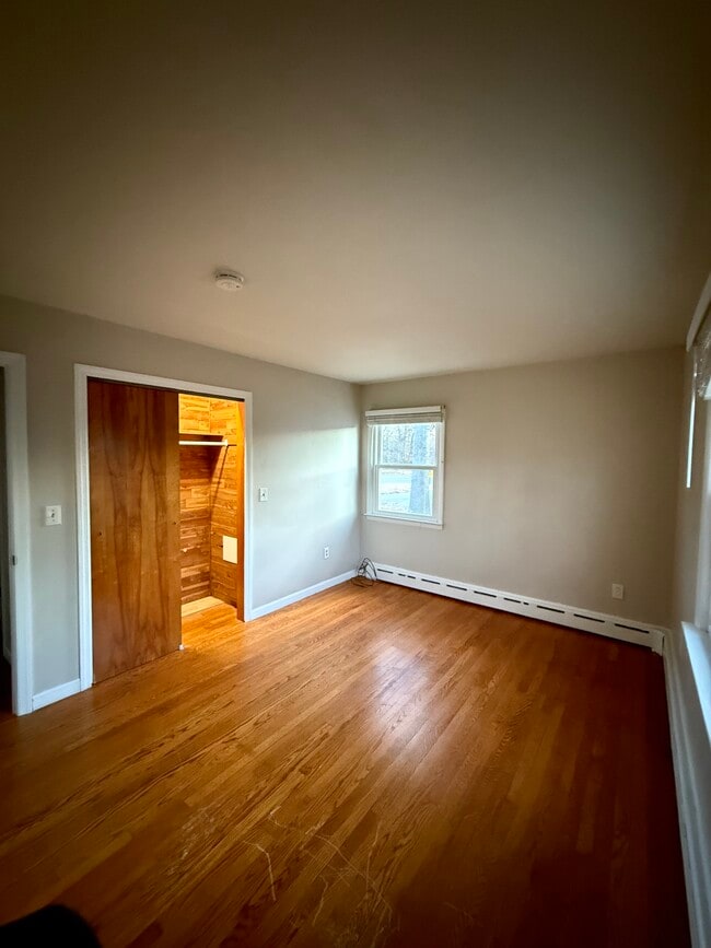 Building Photo - 500 Metlars Ln