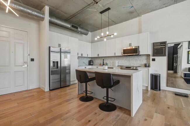 Building Photo - 2100 Van Buren St