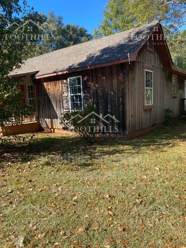 Building Photo - 1018 Cothran Cir