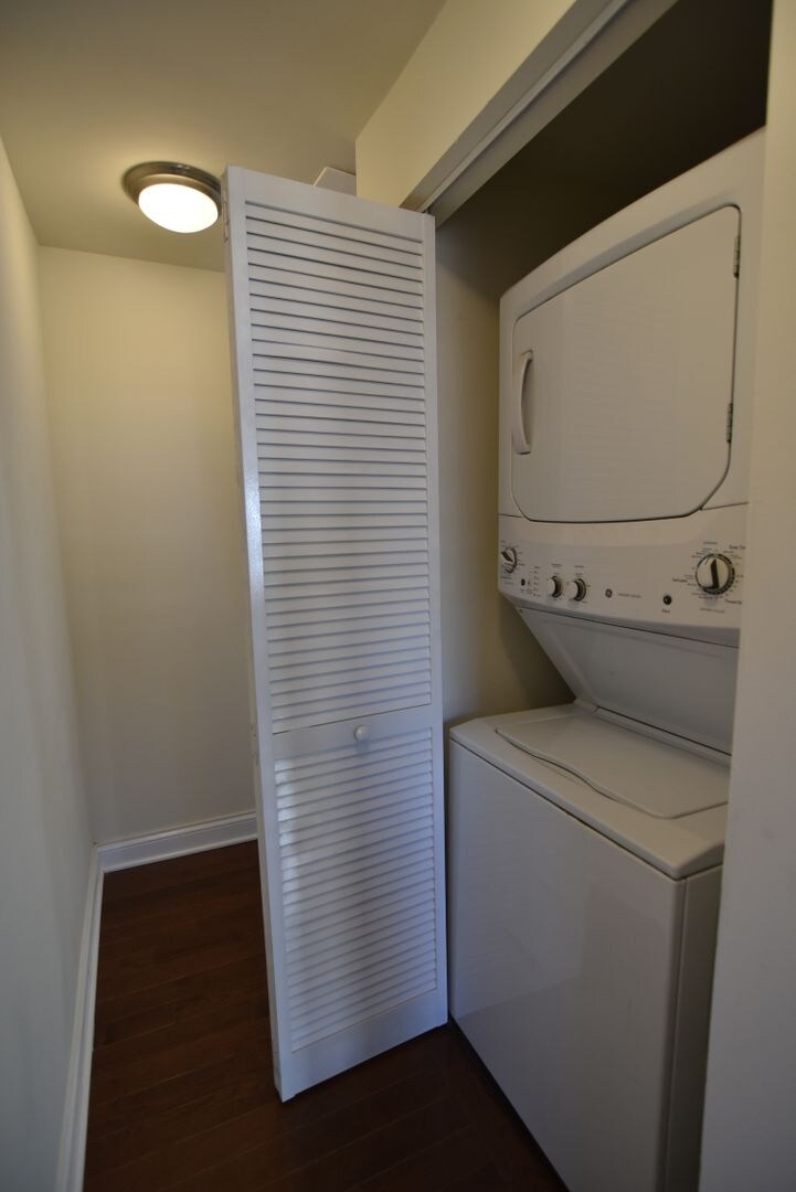 Building Photo - 3802 N Pine Grove Ave