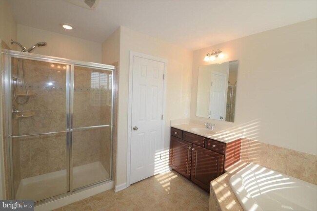 Building Photo - 24646 Jackalope Terrace