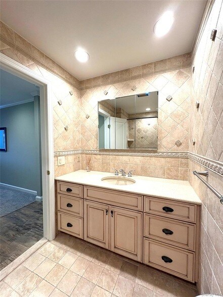 Building Photo - 253 Dune Rd