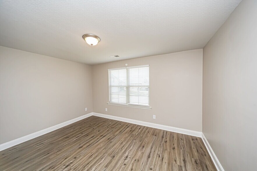 Building Photo - 3441 Sabra Ln