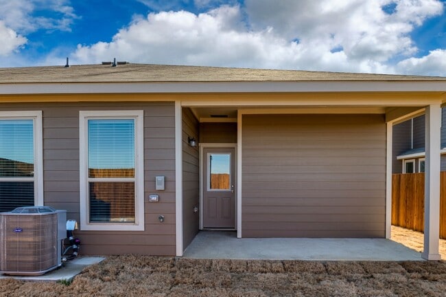 Building Photo - AVAILABLE NOW! GORGEOUS 3 BEDROOM DUPLEX LOCATED IN MIDLOTHIAN ISD!