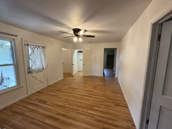 Building Photo - 2318 Fenwick Dr