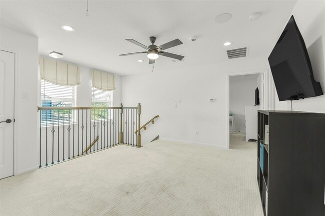 Building Photo - 5526 Hyde Park Dr