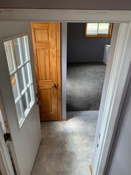 Building Photo - 2237 Hampshire Ave S