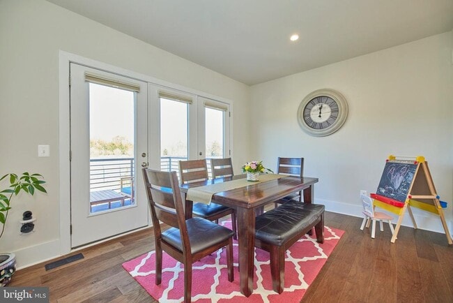 Building Photo - 20055 Old Line Terrace