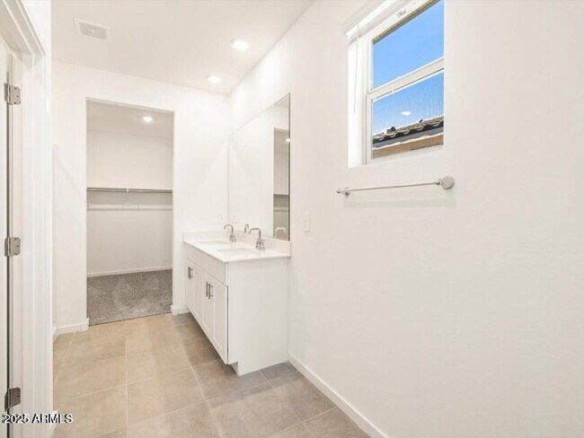 Building Photo - 41740 W Sonoran Trail