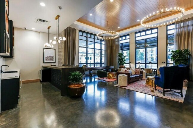 Building Photo - FURNISHED STUDIO IN THE HEART OF THE NORTH...