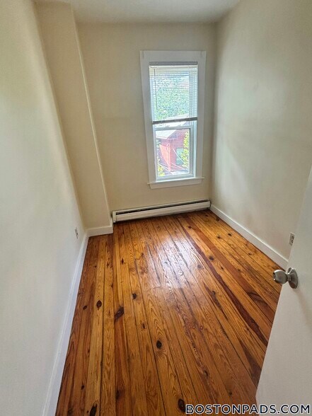 Building Photo - 66 Pleasant St