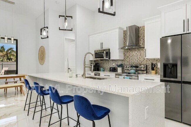 Building Photo - 1925 SW 3rd Terrace