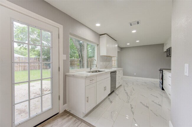 Building Photo - 12215 Monticeto Ln