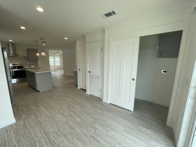 Building Photo - 34604 Ballyhoo Dr
