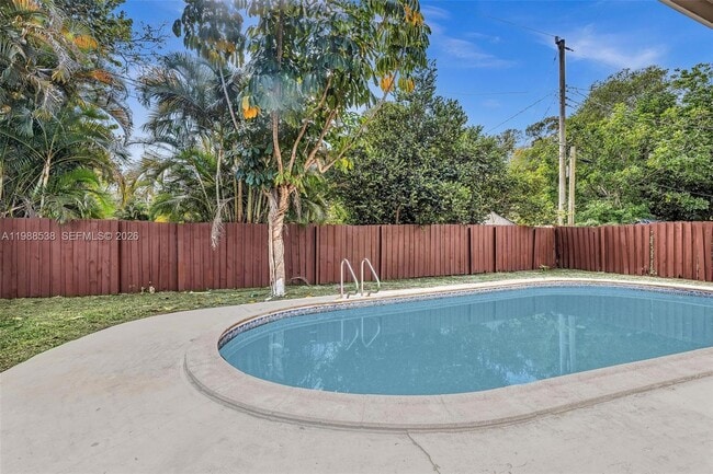 Building Photo - 1600 SW 9th St