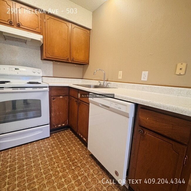 Building Photo - 2901 Helena Ave