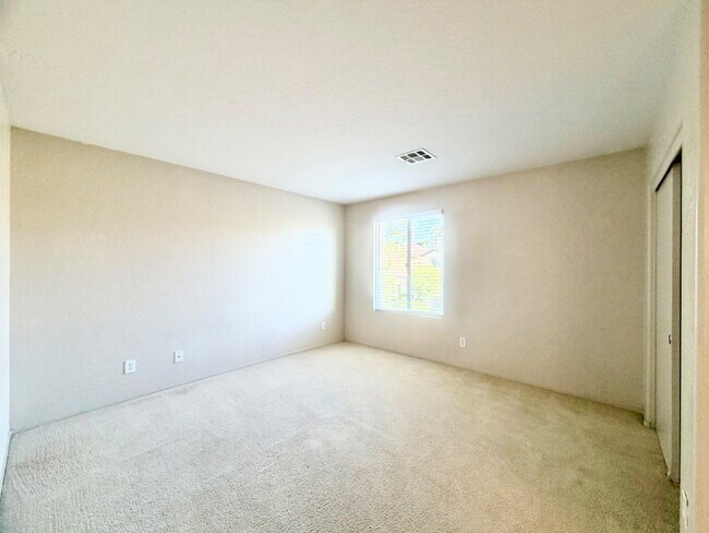 Building Photo - SPACIOUS 3 BEDROOM + LOFT | SILVERSTONE RANCH | GILCREASE ORCHARD VIEWS