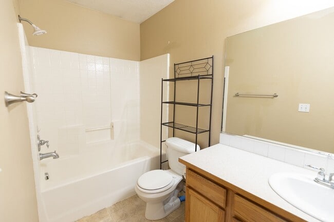 Building Photo - Home In the Landings