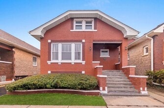 Building Photo - 2432 Elmwood Ave