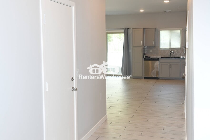Building Photo - 2264 W Harmont Dr